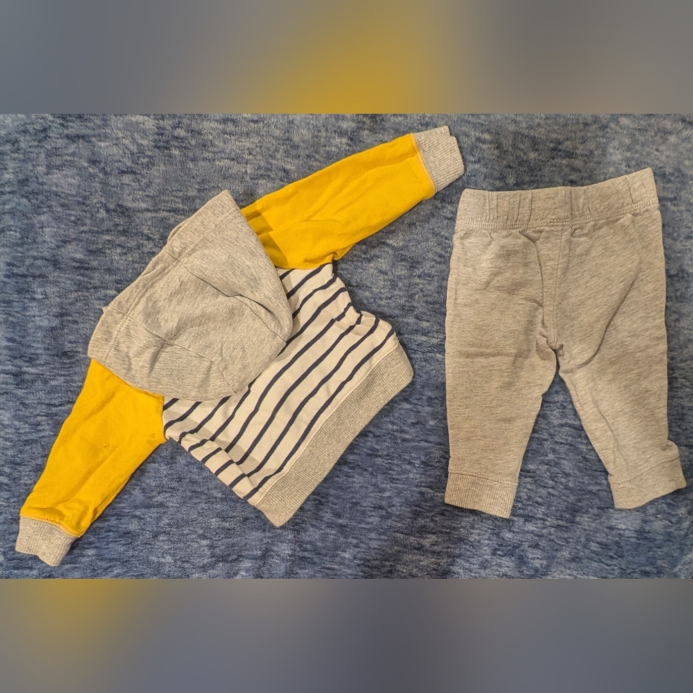 Yellow and Gray Baby Outfit Set - Picture 4 of 4
